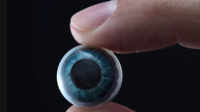 AR隱形眼鏡實現，轉動眼球就可以拍照！樣機從批量生產開始進一步發展