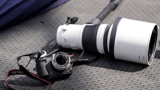 東奧選手意外損壞相機的Canon EOS R5與鏡頭被切割成兩部分
