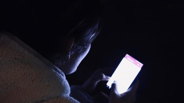 iPhone“夜見”對睡眠質量有好處嗎？駁斥：最好不要用手機睡覺